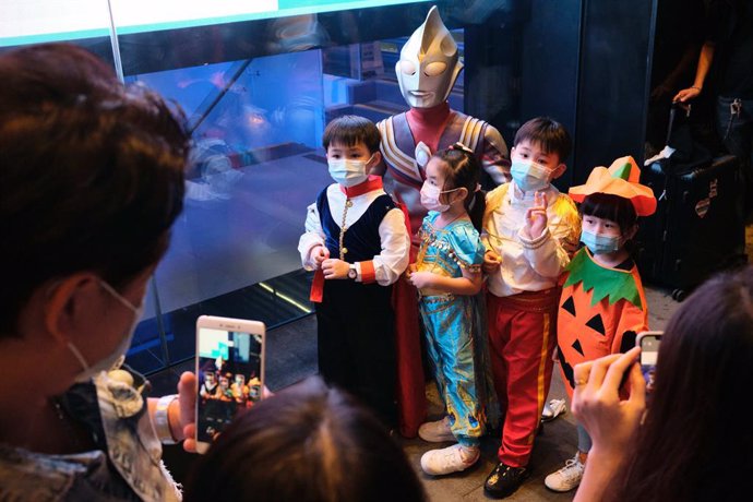 Un grupo de niños disfrazados con motivo de la celebración de Halloween.