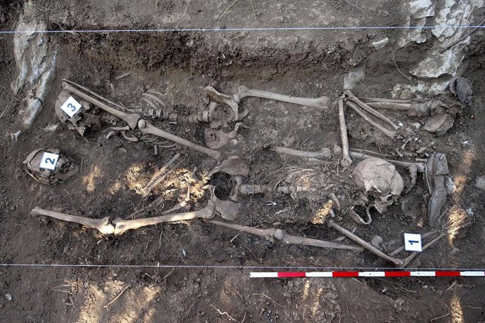 Restos exhumados en Usetxi (Esteribar) en agosto de 2016