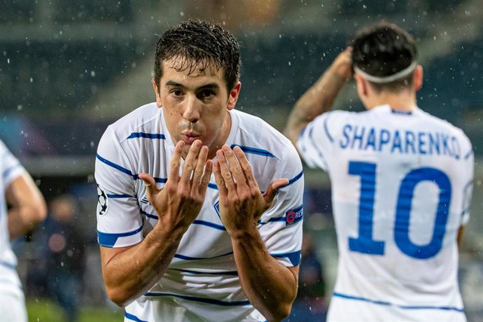 Dynamo Kiev's Carlos de Pena celebrates scoring his side's second goal during the UEFA Champions league play-off first leg soccer match between KAA Gent and Dynamo Kiev at the KAA Gent Stadium. Photo: Kurt Desplenter/BELGA/dpa