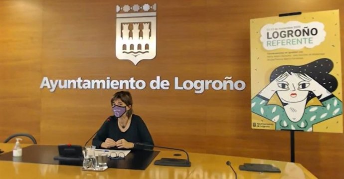 La concejala de Igualdad Eva Tobías presenta las jornadas 'Logroño referente'.