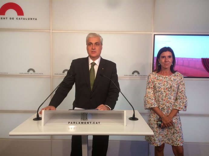 El diputat no adscrit al Parlament, Germ Gordó, amb Teresa Pitarch (Nova Convergncia)