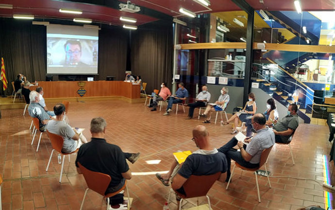 Pla obert on es pot veure un consell d'alcaldes de la Segarra del juliol de 2020. (Horitzontal)
