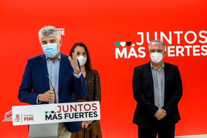 Diputados extremeños del PSOE en el Congreso en rueda de prensa sobre dotaciones para la región dentro de los PGE 2021