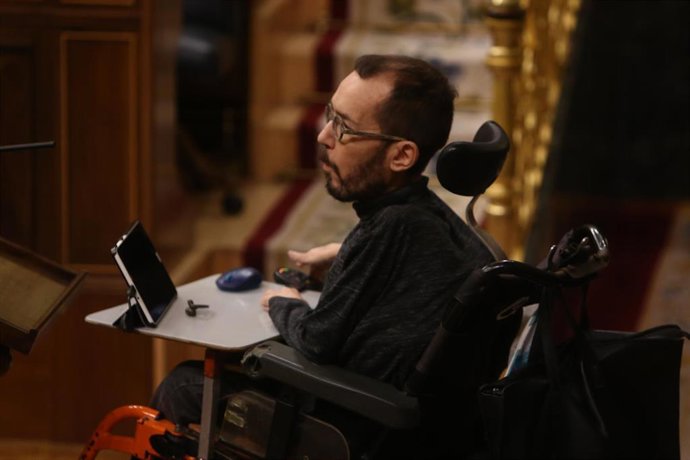 El portavoz de Unidas Podemos en el Congreso, Pablo Echenique, durante una sesión plenaria en la que el Gobierno solicita al Congreso la prórroga del estado de alarma debido a la crisis sanitaria del Covid-19, en Madrid, (España), a 29 de octubre de 202