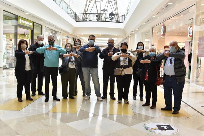 COMUNICADO: La Asociación Párkinson Aparkam visita intu Xanadú para colaborar juntos en el calendario solidario 2021