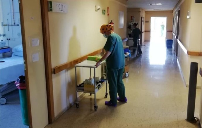 Trabajos de preparación para pacientes covid del ala izquierda de la segunda planta del pabellón de especialidades del antiguo Clínico