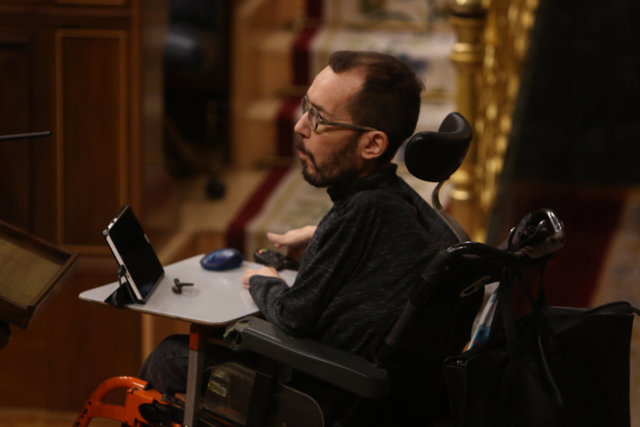 El portavoz de Unidas Podemos en el Congreso, Pablo Echenique, durante una sesión plenaria en la que el Gobierno solicita al Congreso la prórroga del estado de alarma debido a la crisis sanitaria del Covid-19, en Madrid, (España), a 29 de octubre de 2020.