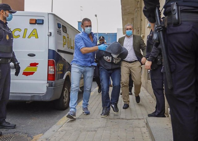 El detenido por presuntamente arrojar una cabeza humana a un contenedor en Huelva capital pasa a disposición judicial.