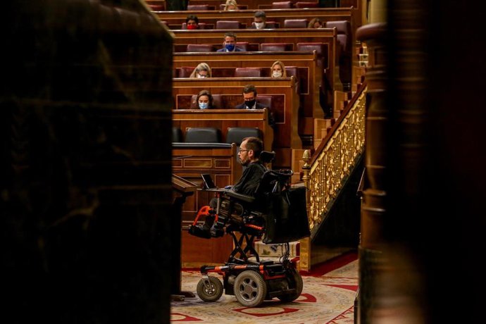 El portavoz de Unidas Podemos (UP) en el Congreso de los Diputados, Pablo Echenique, durante una sesión plenaria en la que el Gobierno solicita al Congreso la prórroga del estado de alarma debido a la crisis sanitaria del Covid-19, en Madrid, (España), 