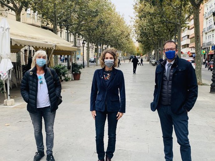 Pla obert on es poden veure la candidata del PDeCAT a la presidncia del Govern, ngels Chacón, amb els diputats per Lleida, Marc Solsona i Montse Maci, a Lleida, el 3 de novembre de 2020. (Horitzontal)