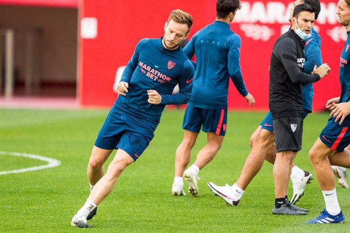 Ivan Rakitic durante el entrenamiento del Sevilla FC
