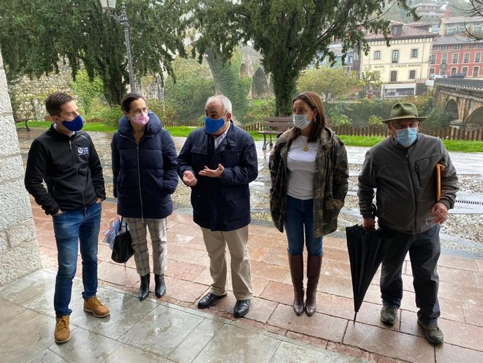 El PP ofrece una rueda de prensa en Cangas de Onís.