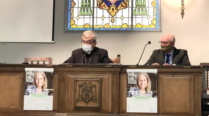 Luis Argüello (izquierda) acompañado del ecónomo de la Archidiócesis de Valladolid, José María Conde (derecha).