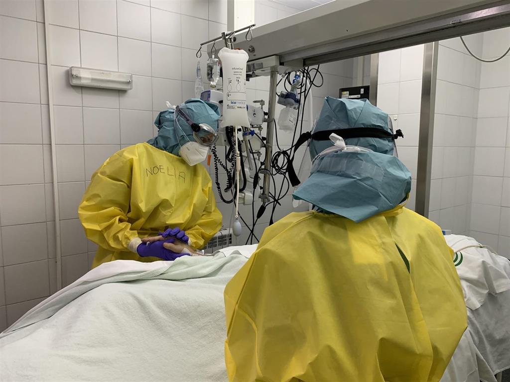 Leve aumento de hospitalizaciones en Málaga en una jornada con menos contagios de COVID-19 y un fallecido 3 Leve aumento de hospitalizaciones en Málaga en una jornada con menos contagios de COVID-19 y un fallecido 3