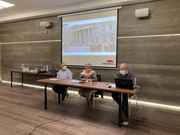 Rueda de prensa de Valncia Laic y STEPV para  informar de la campaña 'Por una escuela pública y laica. La religión fuera de la escuela',