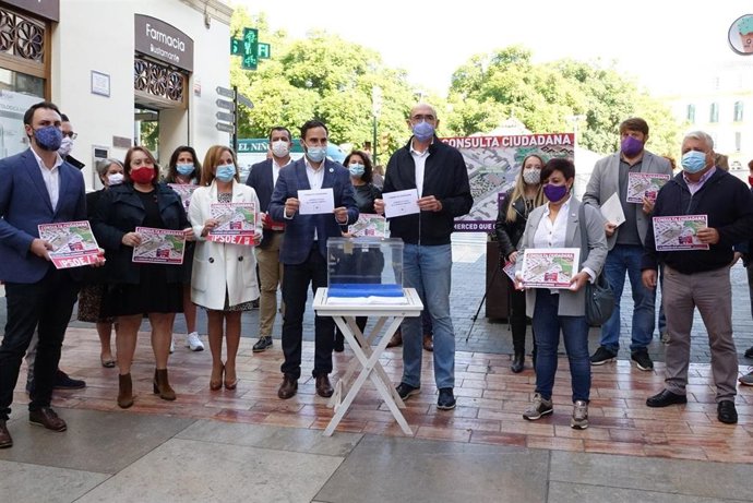 El PSOE y Adelante en rueda de prensa para exigir una consulta ciudadana