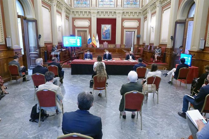 Acto de constitución de la Mesa por la Recuperación y la Estabilidad de Santa Cruz de Tenerife