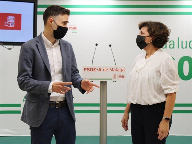 Fuensanta Lima y José Carlos Durán, diputados socialistas por Málaga, en rueda de prensa