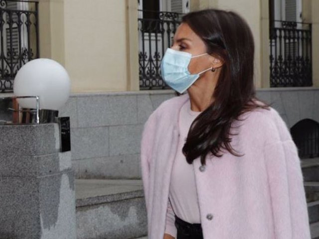 Doña Letizia, a su llegada a la sede del Banco Santander