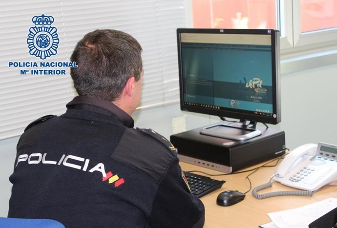 Granada.- Sucesos.- Detenido por apropiarse de la tarjeta de un amigo y gastar cerca de 2.000 euros en compras