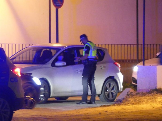 Control policial en El Rocío.