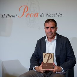 L'escriptor Francesc Serés, guanyador del Premi Proa de Novella
