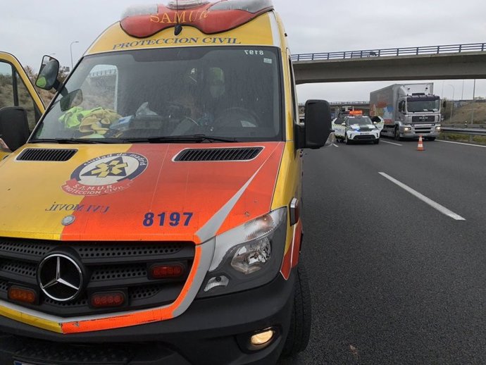 Muere un gruísta atropellado por un camión en la M-45