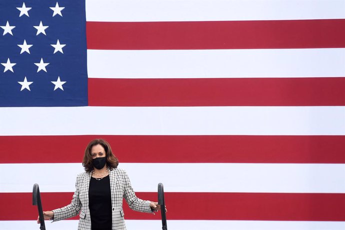 31 October 2020, US, Lake Worth: Democratic vice presidential candidate Kamala Harris takes the stage to speak to supporters at a drive-in rally at Palm Beach State College. Photo: Paul Hennessy/SOPA Images via ZUMA Wire/dpa