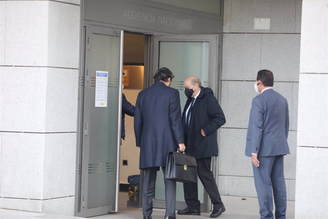 El exministro del Interior Jorge Fernández Díaz (c) acude a declarar como investigado ante el juez de la Audiencia Nacional Manuel García-Castellón
