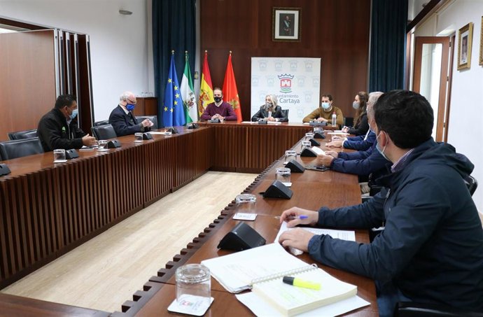Reunion entre el Ayuntamiento de Cartaya (Huelva) y el sector agrícola.