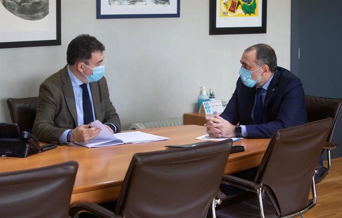 Los titulares de Educación y Sanidade, Román Rodríguez y Julio García Comesaña