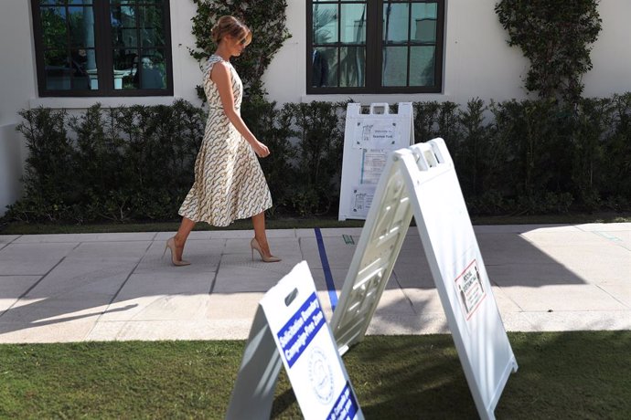 Melania Trump acude a depositar su voto en Palm Beach, Florida
