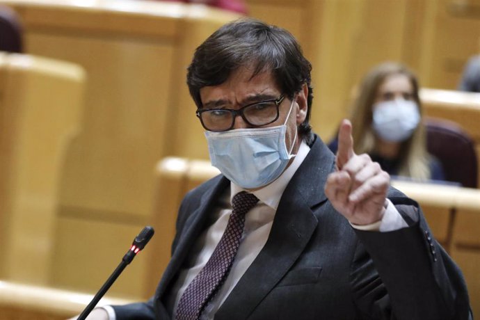 El ministro de Sanidad, Salvador Illa, interviene durante una sesión de control al Gobierno en el Senado. Imagen de archivo.