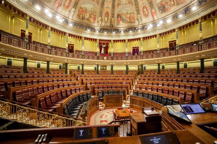 Hemiciclo vacío del Congreso de los Diputados tras la suspensión de la actividad parlamentaria por el estado de alarma 