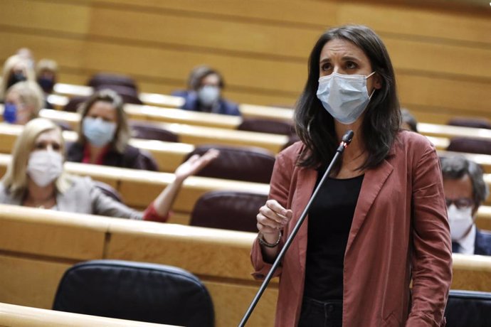 La ministra de Igualdad, Irene Montero, interviene durante una sesión de control al Gobierno en el Senado, a 20 de octubre de 2020.