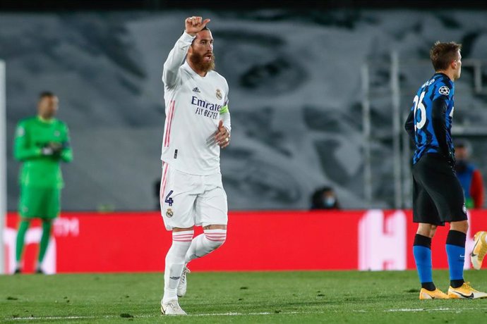Sergio Ramos celebra su gol número 100 con la camiseta del Real Madrid