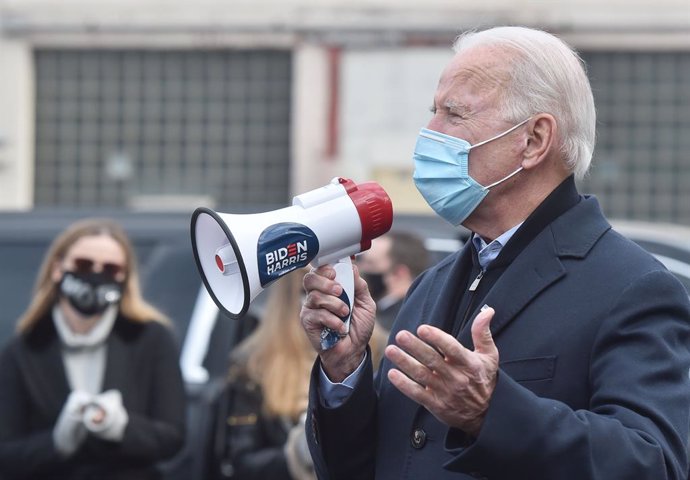 03 November 2020, US, Scranton: Former US Vice-President and Democratic presidential candidate Joe Biden uses a megaphone to speak to his supporters as part of a quick visit to the Union Hall during the US Presidential election. Photo: Aimee Dilger/SOPA