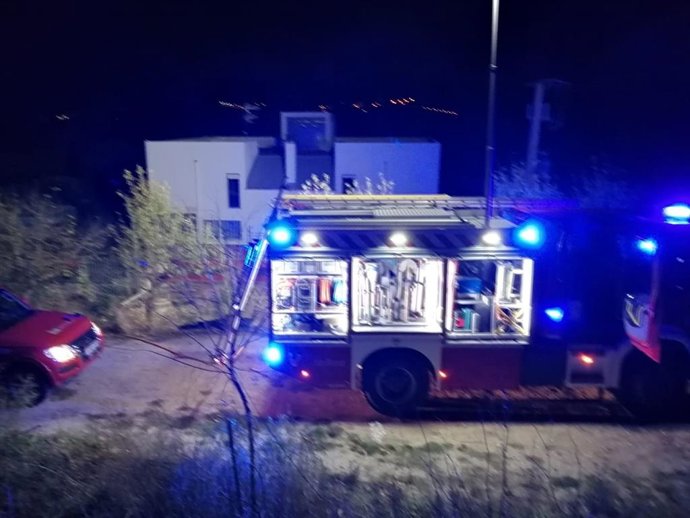 Dos personas rescatadas del incendio de su casa en Miranda de Arga.