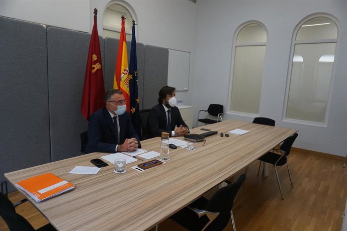 El consejero de Empleo, Investigación y Universidades, Miguel Motas, coordina la Comisión Interdepartamental de Responsabilidad Social Corporativa (RSC)