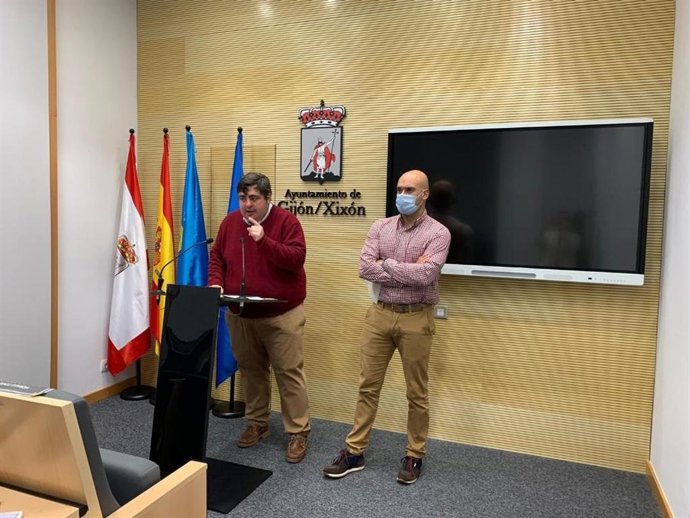 Pelayo Barcia y Jesús Martínez Salvador, concejal y portavoz de Foro Gijón