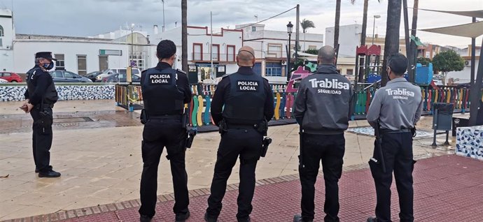 Vigilantes privados colaboran con la Policía Local en el control de medidas Covid