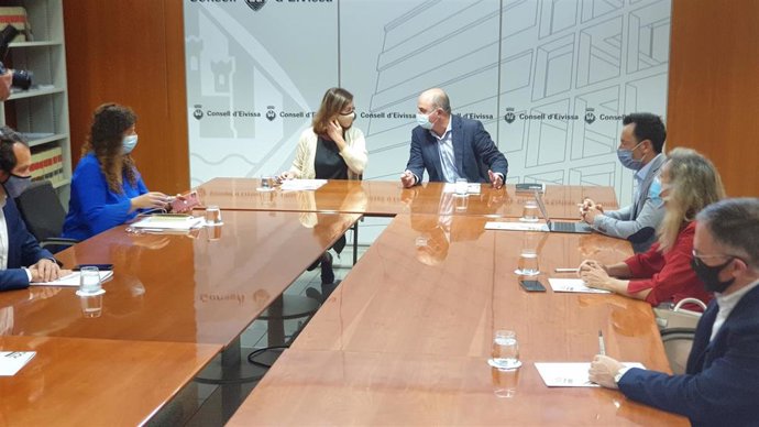 Reunión mantenida por la presidenta del Govern, Francina Armengol, y el presidente del Consell de Ibiza, Vicent Marí.