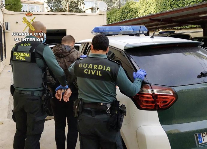 Detenido en Cieza un joven por robar objetos valorados en 8.000 euros de varios trasteros de un edificio