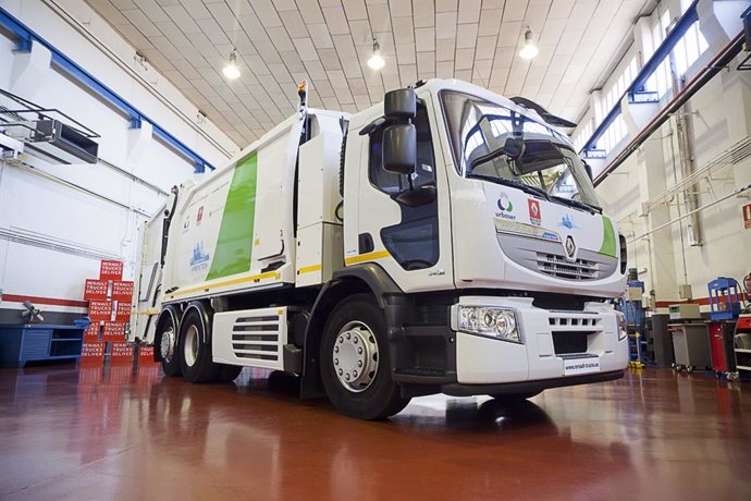 Camión híbrido de Urbaser para la recogida de residuos en Barcelona
