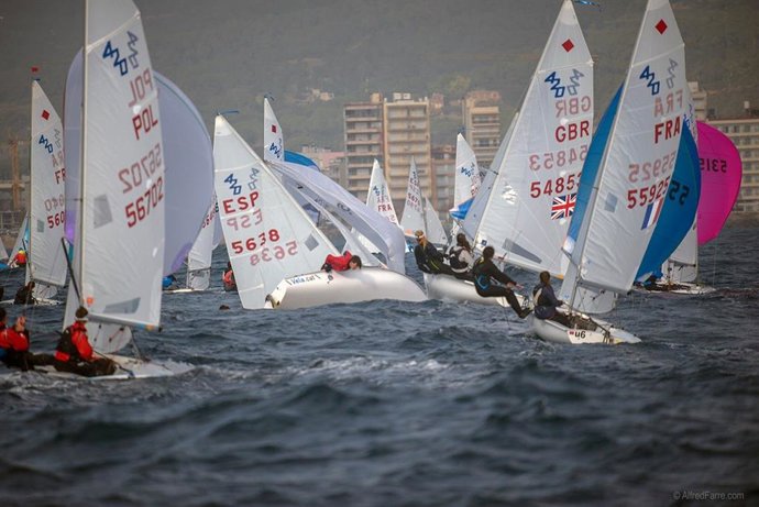 Varias embarcaciones en la 44 edición de la Christmas Race.