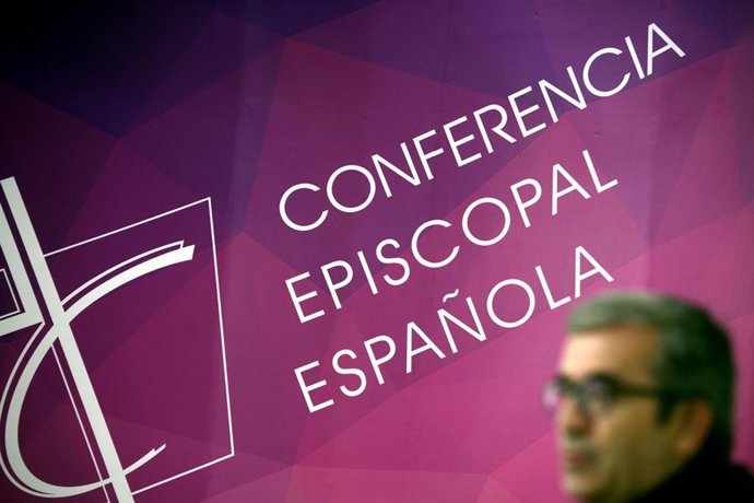 El secretario general de la Conferencia Episcopal Española (CEE) y obispo auxiliar de Valladolid, Luis Javier Argüello García, en la sede de la CEE.