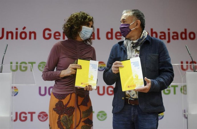 La ministra de Hacienda, María Jesús Montero, y el secretario general de UGT, Pepe Álvarez
