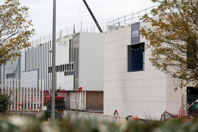 Fachada del nuevo Hospital de Emergencias de la Comunidad de Madrid, el Hospital Isabel Zendal, en la zona de Valdebebas, Madrid (España), a 22 de octubre de 2020. 