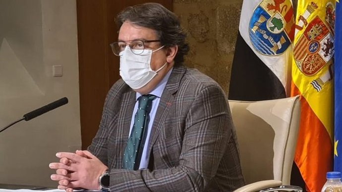 El consejero de Sanidad, José María Vergeles, en rueda de prensa en Mérida