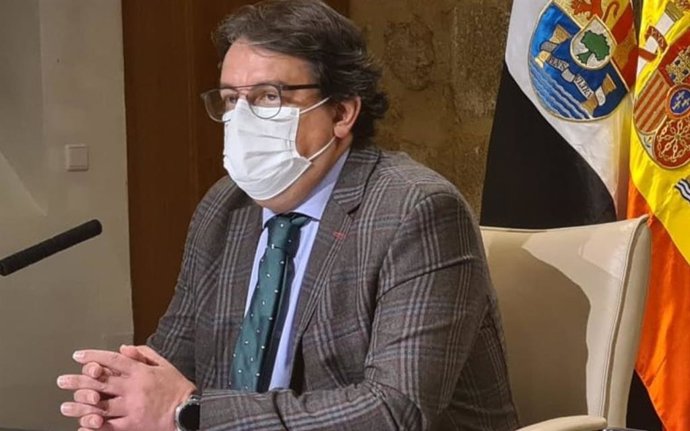 El vicepresidente de la Junta y consejero de Sanidad, José María Vergeles